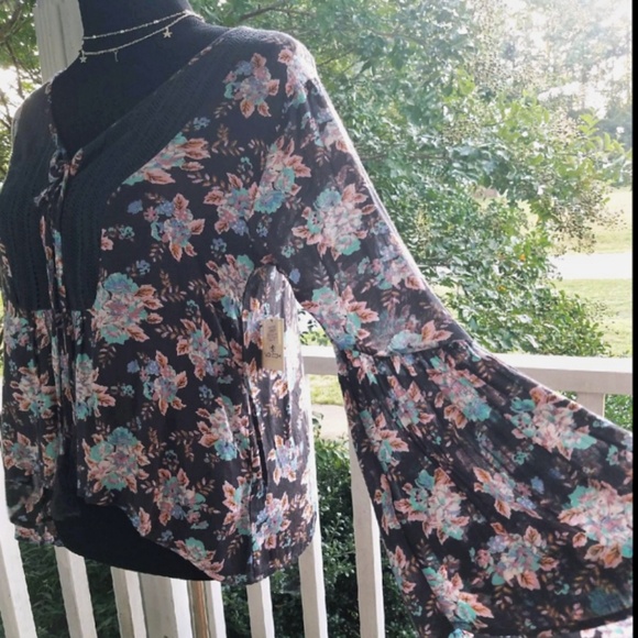 NWT- Volcolm "Salty Free" Bell sleeved Peasant top - Picture 6 of 8